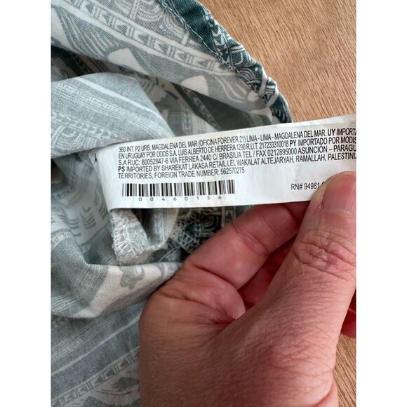 Forever 21 Men’s Button Up Shirt L Green White Wave Print Casual - Picture 6 of 7